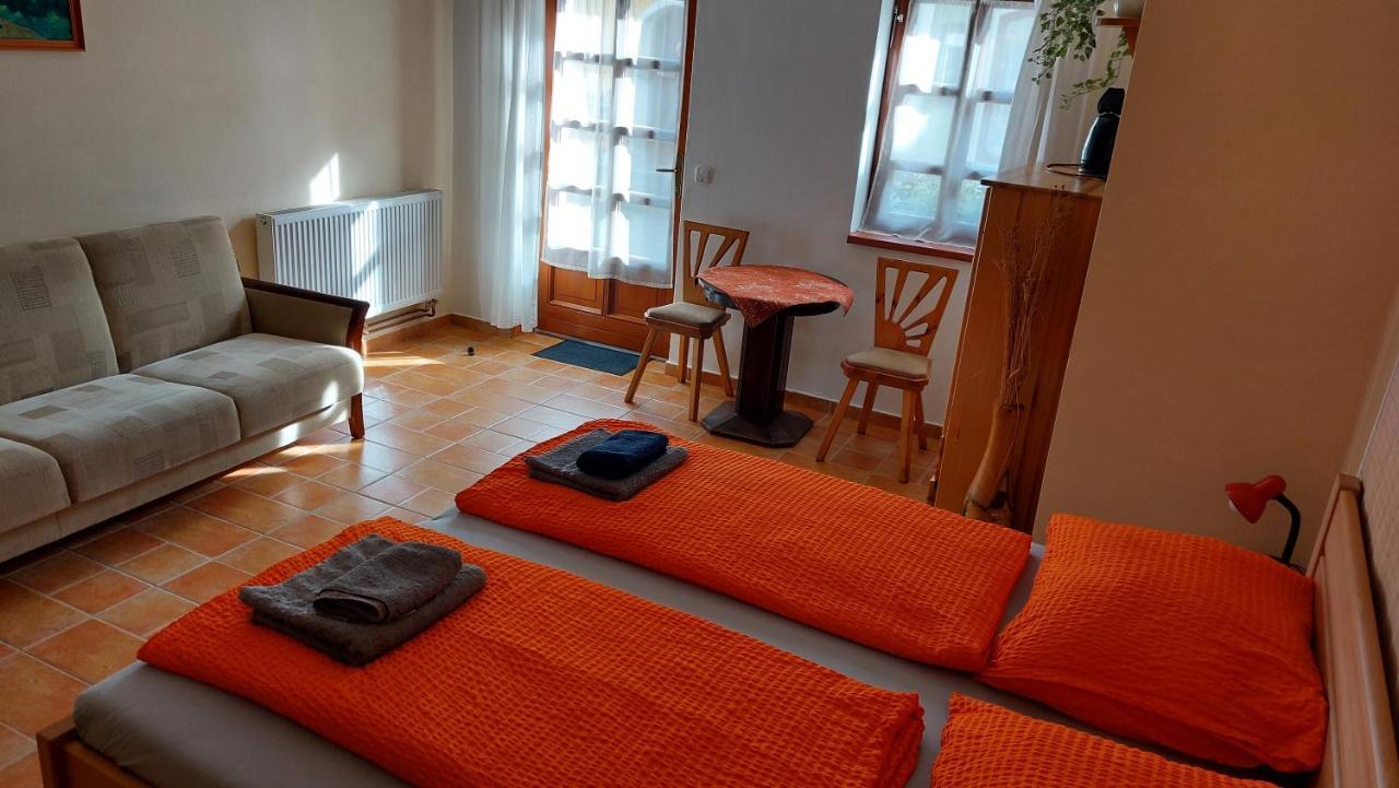 Rozmberska Basta Hotel เชบอนย์ ภายนอก รูปภาพ